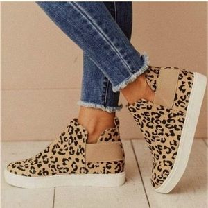 Versona Hightop Leopard Sneaker